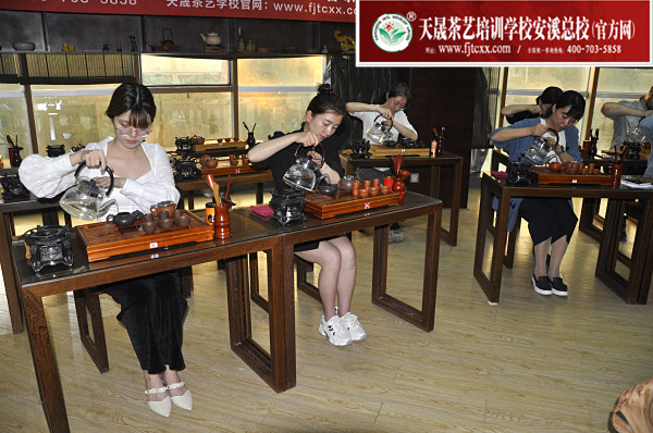 第165期：台湾十八道茶艺分段训练、名茶品鉴之西湖龙井、黄山毛峰、信阳毛尖(图1)