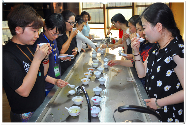 想学茶艺师从哪里学起?天晟茶艺培训学校答沈阳茶艺师培训学员(图4)