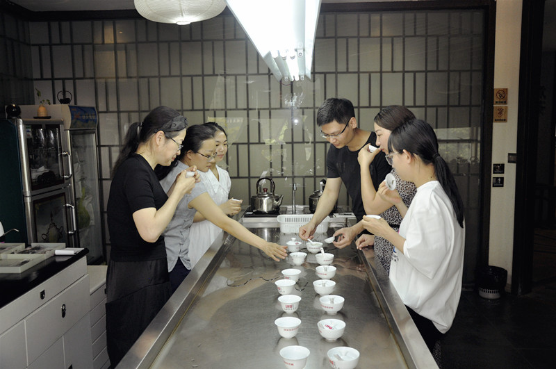 衡水茶艺培训学员问天晟茶艺培训学校：茶艺培训班一般多少钱？(图3)