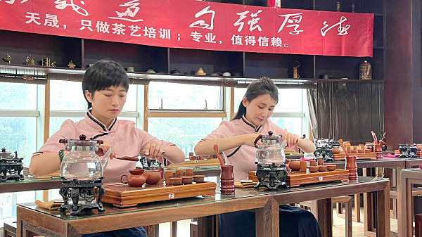 朔州茶艺培训学员问天晟茶艺培训学校：朔州学茶艺培训哪里有？