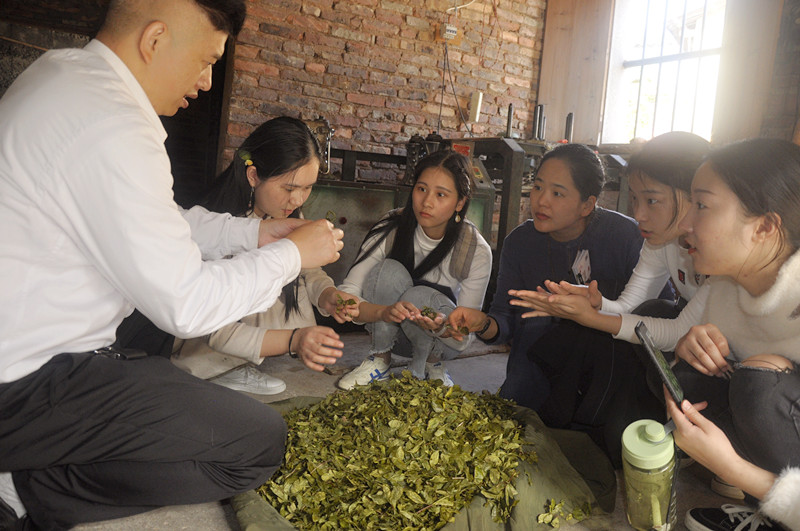 晋中茶艺师培训学员问天晟茶艺培训学校：晋中哪里有茶艺培训班?(图1)