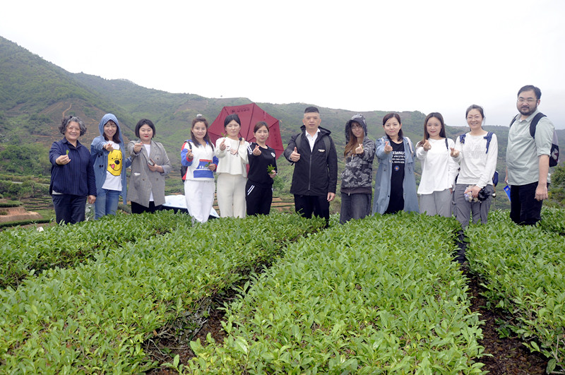 沈阳茶艺培训学员问天晟茶艺培训学校：茶艺师去哪里报名培训？(图3)