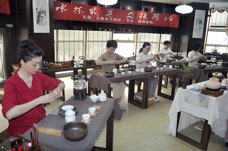 天晟茶艺培训学校的茶艺师培训班学茶吗