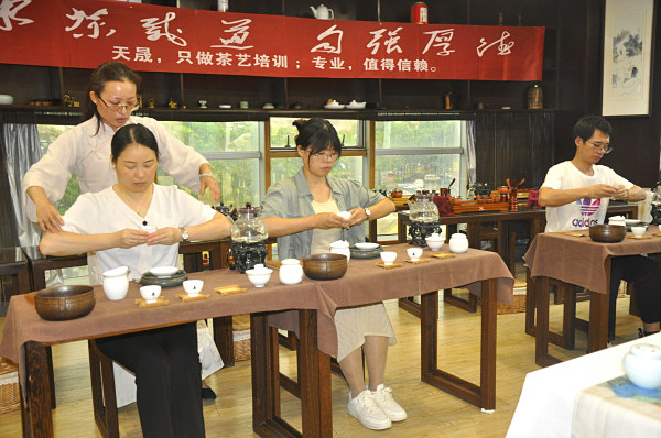 茶艺培训大师养成记：天晟茶艺培训学校，一站式打造你的茶艺传奇(图2)