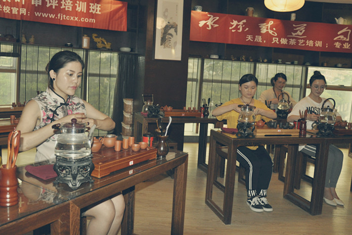 辽阳茶艺培训学员问天晟茶艺培训学校：辽阳哪有茶艺师培训班？