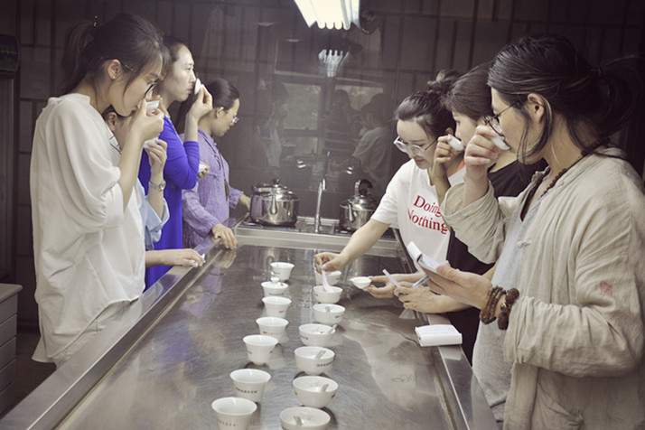 辽阳茶艺培训学员问天晟茶艺培训学校：辽阳哪有茶艺师培训班？(图2)