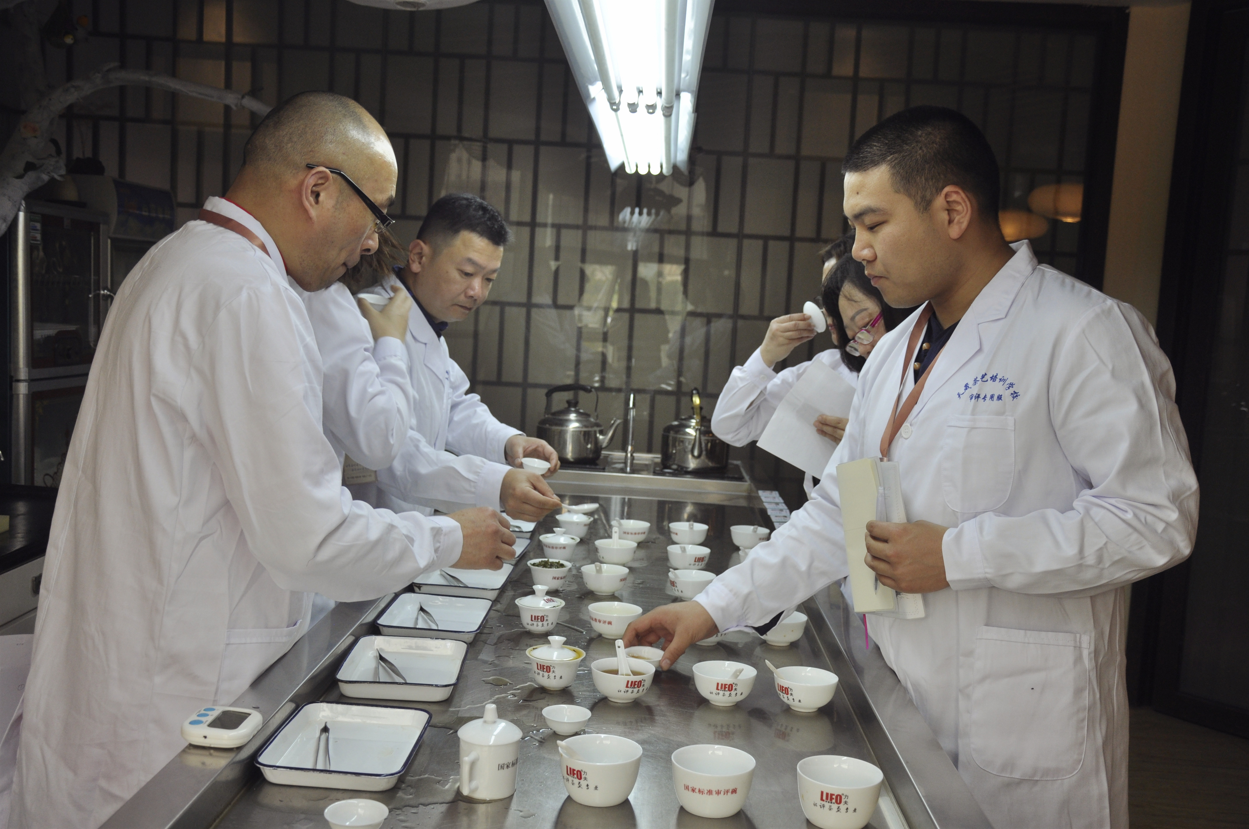 通化茶艺培训学员问天晟茶艺培训学校：学茶艺师需要什么条件？(图1)