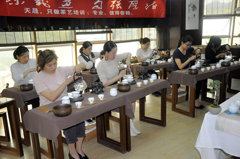 吉林茶艺培训学员问天晟茶艺培训学校：你们是国内最好的茶艺培训班吗?(图2)