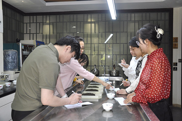 ‌免费学茶艺存在多个潜在风险和陷阱‌ 天晟茶艺培训学校