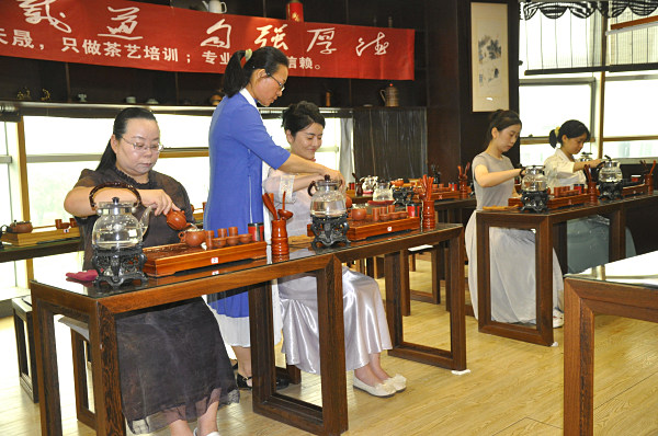 天晟茶艺培训学校10天茶艺师培训班火热了吗?(图2)
