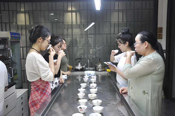 天晟茶艺培训学校制茶师培训有实践或实操吗?(图1)