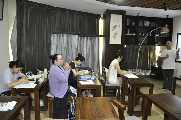 十年饮冰，难凉热血；一叶知真，终成大道。