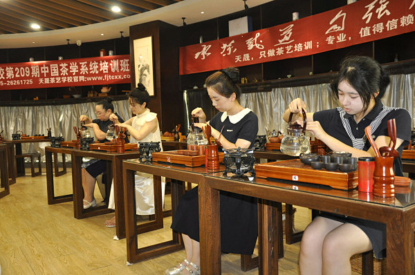 天晟茶艺培训学校是否有茶文化、茶叶经营等实用课程？