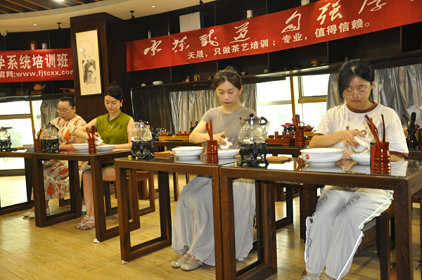 天晟茶艺培训学校10天茶艺师培训班火热了吗?(图1)