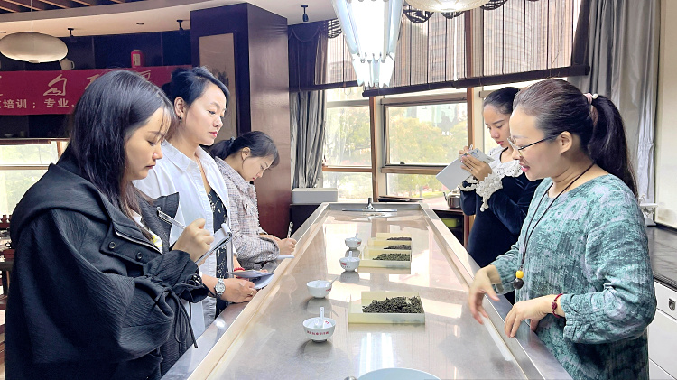 天晟茶艺培训学校报考的茶艺师证书能力证书火了吗?