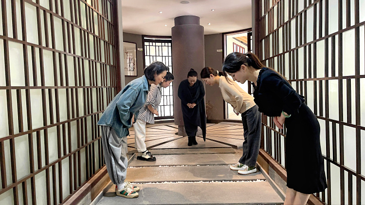 天晟茶艺培训学校评茶师培训有国家标准湿评台吗?(图2)