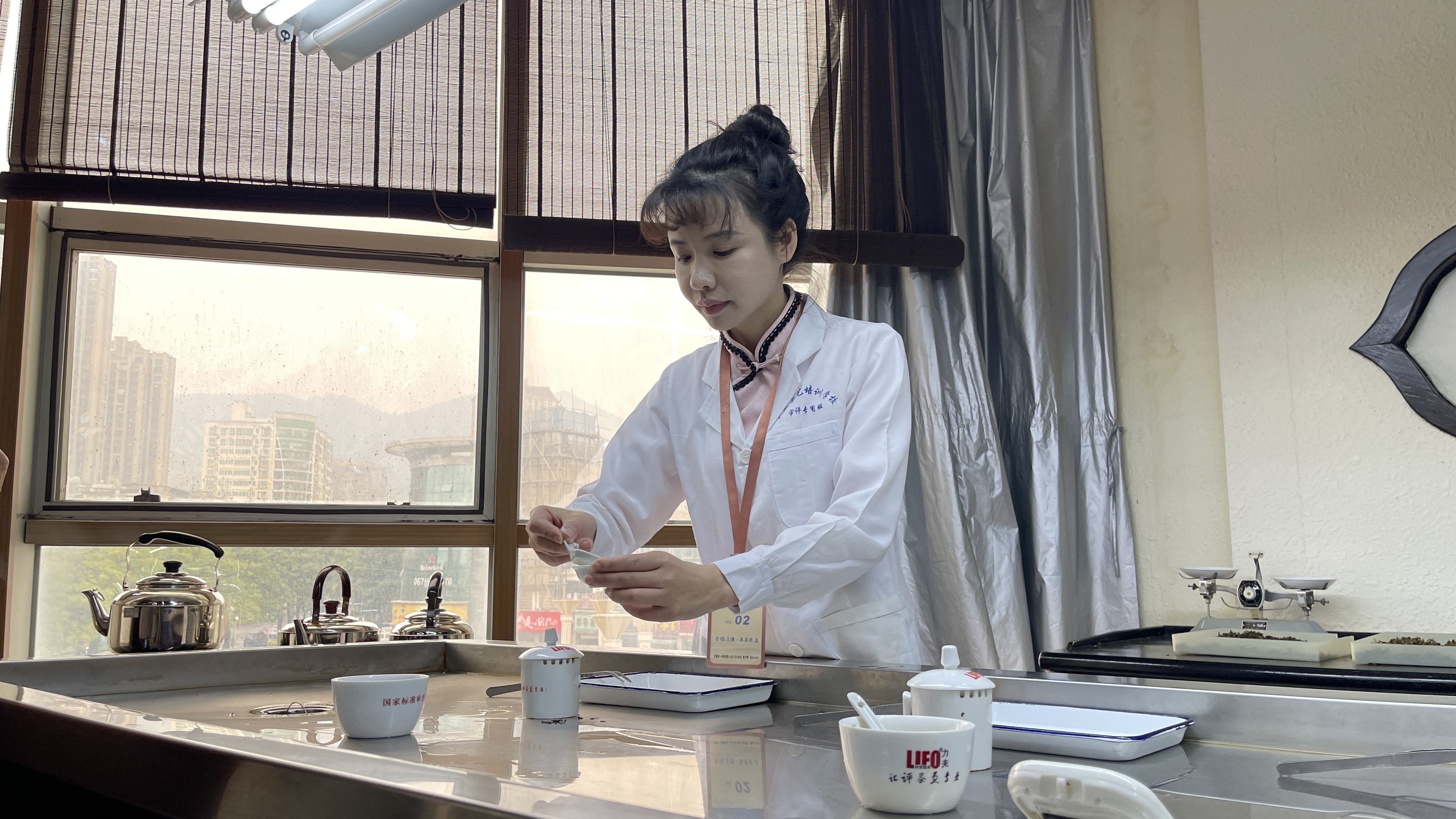 天晟茶艺培训学校评茶师培训有国家标准干评台吗?是什么型号?