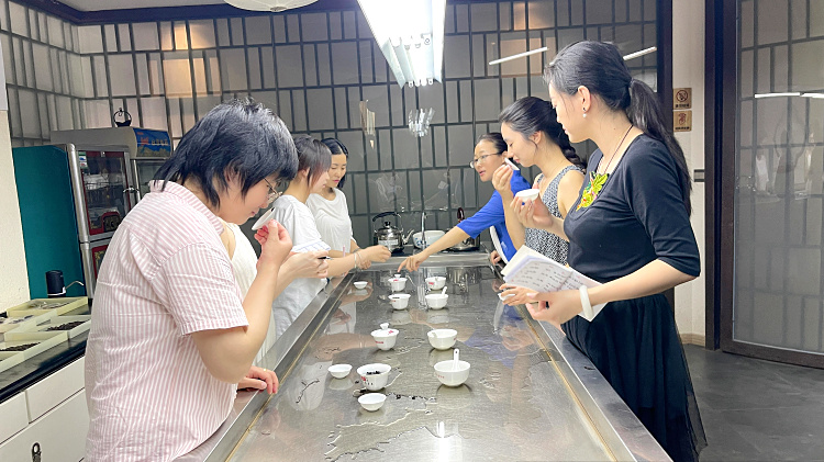 天晟茶艺培训学校报考三本证书可以是高级工级别吗?(图2)