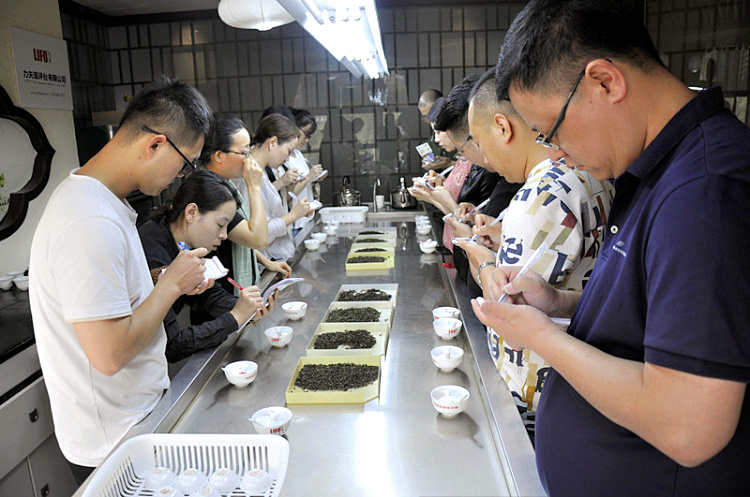 天晟茶艺培训学校是成人茶艺培训班吗?(图2) 天晟茶艺培训学校是成人茶艺培训班吗?(图2)