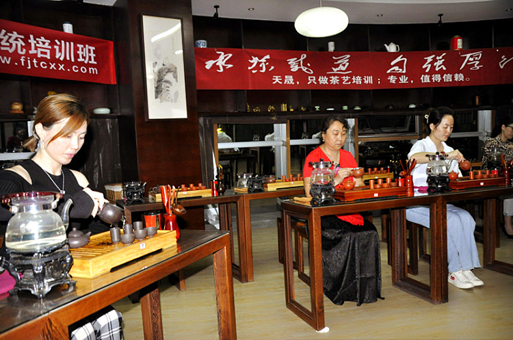 免费茶艺师培训班天晟茶艺培训学校有吗?