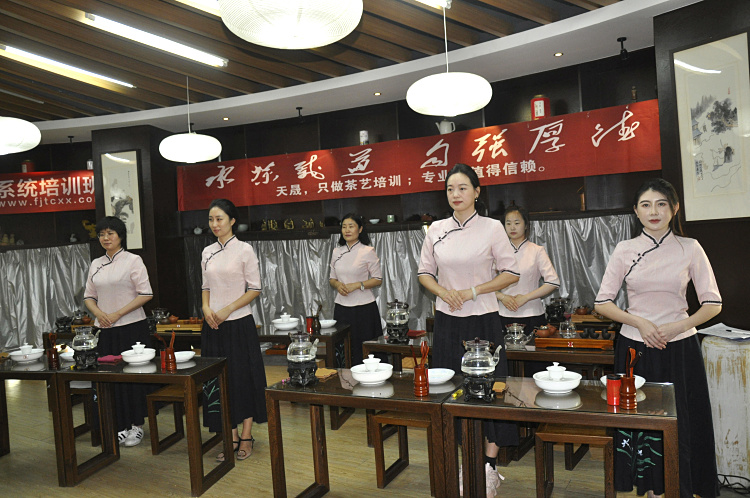 天晟茶艺培训学校茶艺师证书可以直接报考高级的吗? (图1) 天晟茶艺培训学校茶艺师证书可以直接报考高级的吗? (图1)