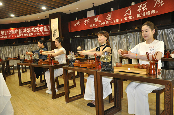 第212期:台湾十八道茶艺流水训练复习(图1) 第212期:台湾十八道茶艺流水训练复习(图1)