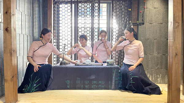 天晟茶艺学校第212期毕业合影留念(图2) 天晟茶艺学校第212期毕业合影留念(图2)