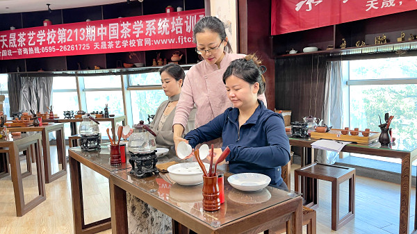 第213期:安溪茶艺之茶具展示学习(图3) 第213期:安溪茶艺之茶具展示学习(图3)