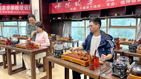 第214期:台湾十八道茶艺茶具展示学习(图3) 第214期:台湾十八道茶艺茶具展示学习(图3)