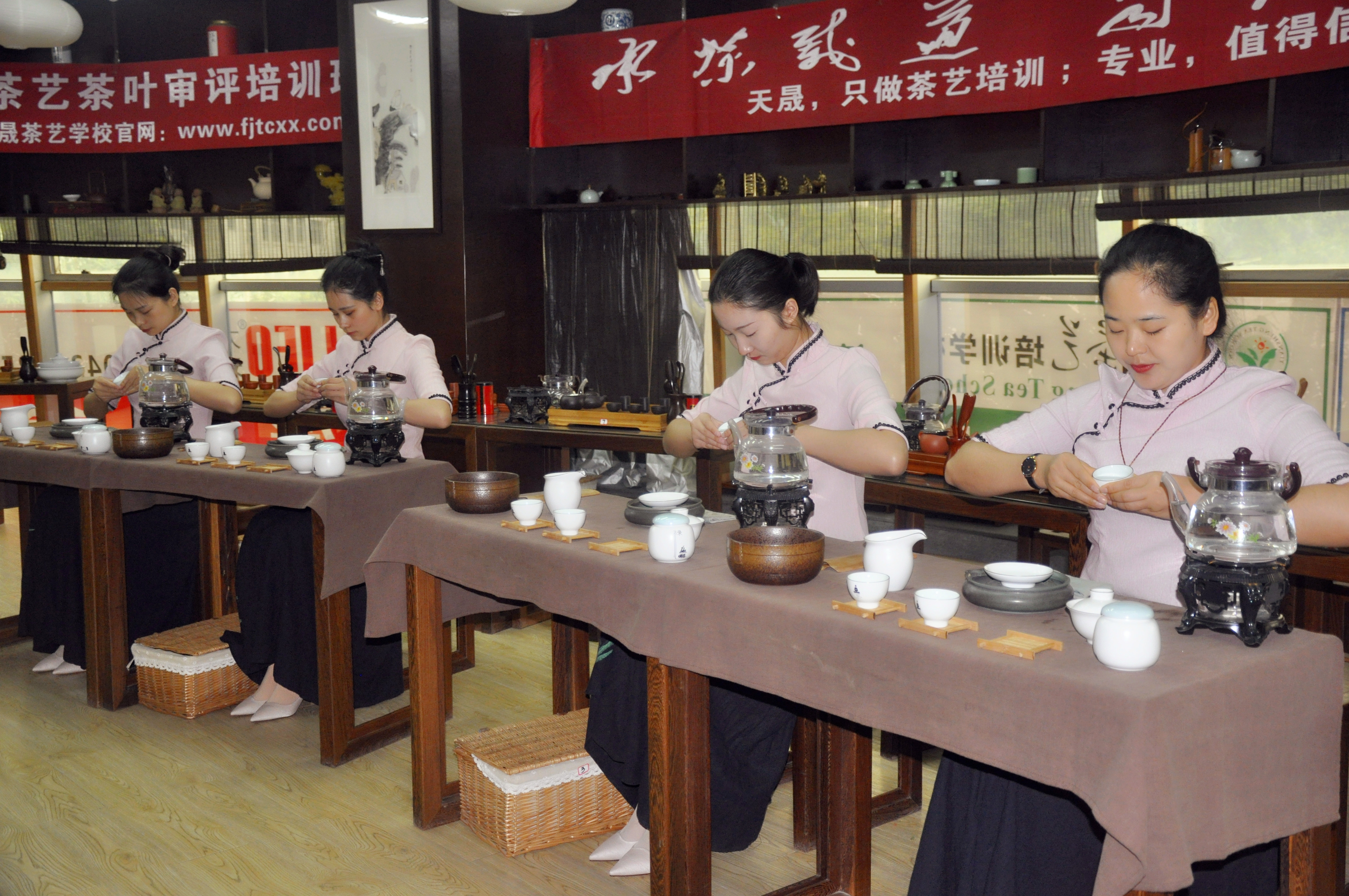 天晟茶艺培训学校：一份给成年人的专业选择指南