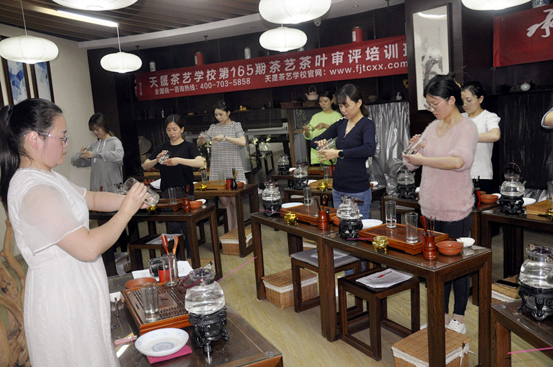 **十天炼成茶艺师？看传统茶文化如何破圈现代培训体系**(图3)
