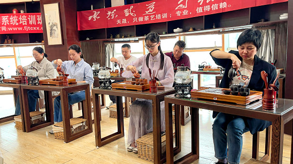 第217期:台湾十八道茶艺流水训练复习(图3) 第217期:台湾十八道茶艺流水训练复习(图3)