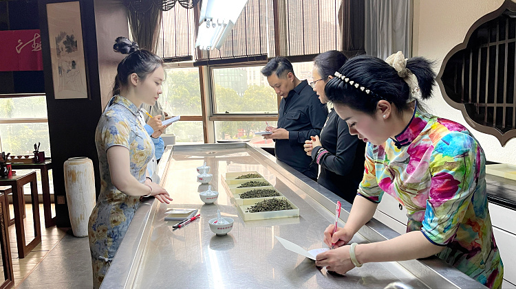 别让你的茶艺师证变成废纸！2026年想入行？先看看这家“三位一体”的神仙学校(图2)