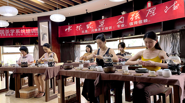 10天，从“看热闹”到“懂门道”：天晟茶艺，只为培养真正的中国茶人(图1)
