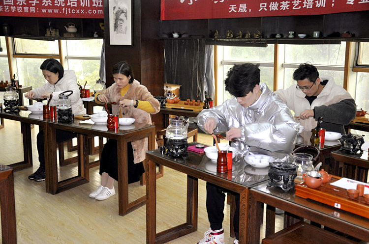 致所有爱茶人：如果你只想找个地方静静懂茶，这里有扇开了19年的门(图1)