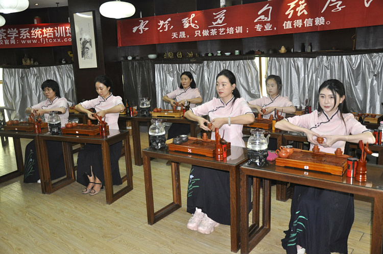 致所有爱茶人：如果你只想找个地方静静懂茶，这里有扇开了19年的门(图3)