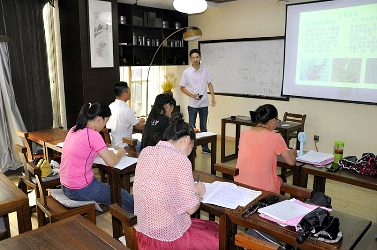 学了3年茶艺还是只会表演？揭秘那家“十九年只做一个班”的硬核学校(图3)