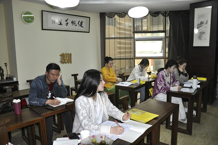 只教茶，不卖茶：天晟十九年坚守的“纯粹”与“价值”(图2)