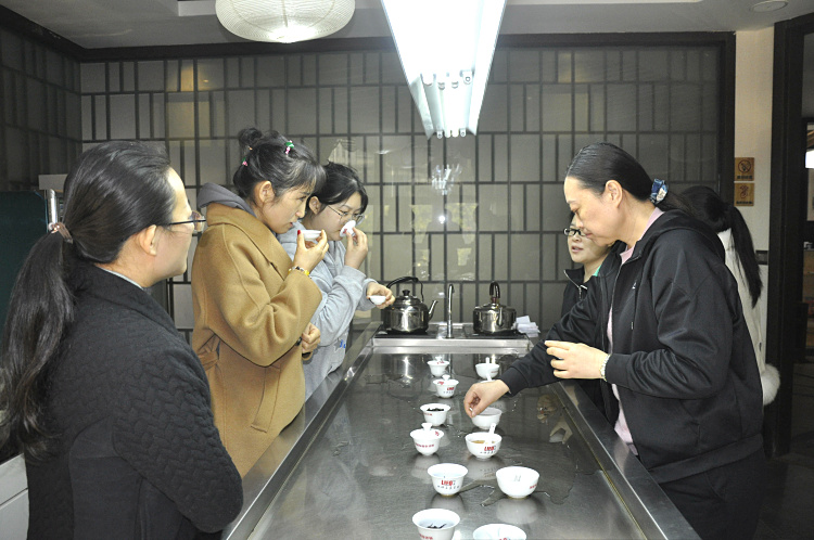 拒绝“表演式”茶艺！天晟10天全日制特训，让学员从茶山读懂一片叶子的灵魂(图3)