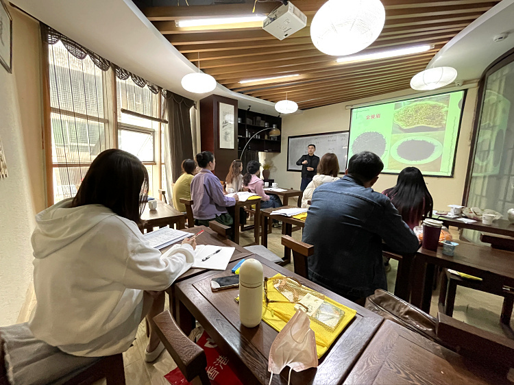 拒绝“表演式”茶艺！天晟4月11日开课，带你深入茶山学制茶、学评茶(图2)