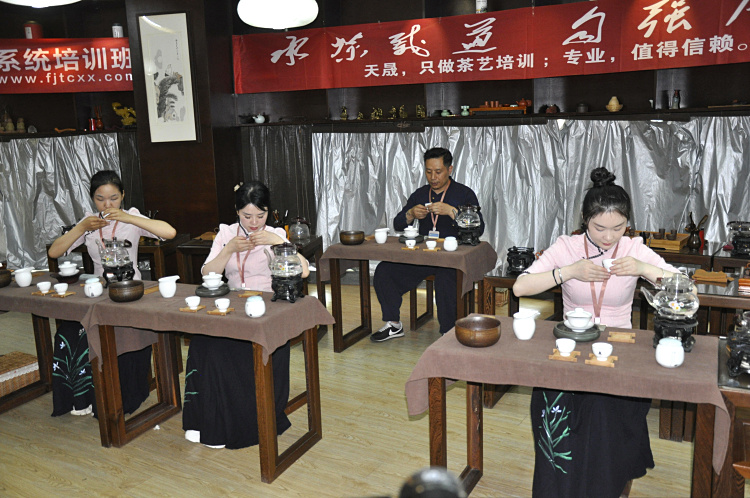 19年只做一件事：在天晟，重新定义“茶艺师(图2)