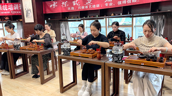第219期:台湾十八道茶艺分段讲解与训练(图1) 第219期:台湾十八道茶艺分段讲解与训练(图1)