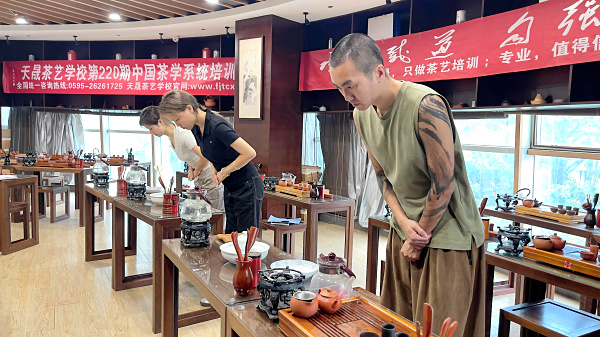 第220期:安溪茶艺之茶具展示学习(图2) 第220期:安溪茶艺之茶具展示学习(图2)