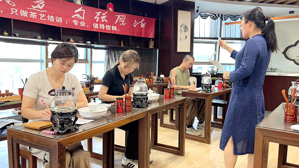第220期:安溪茶艺之茶具展示学习(图1) 第220期:安溪茶艺之茶具展示学习(图1)