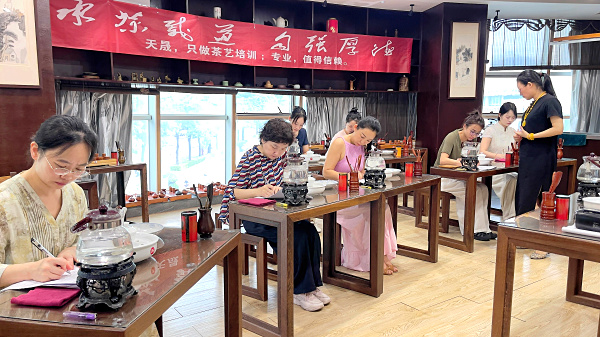 第222期:安溪茶艺之茶具展示学习(图1) 第222期:安溪茶艺之茶具展示学习(图1)